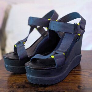 navy and neon platforms